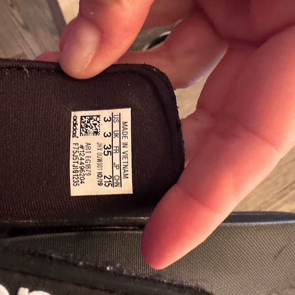 Adidas slides - Picture 4 of 4